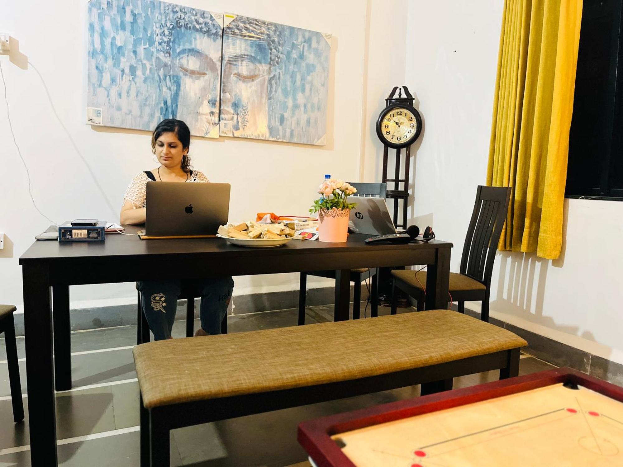 Hostel Hostell One - A Complete Backpacker & Coworking Hub *